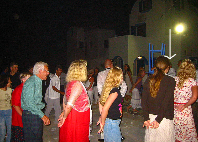 Dansa till Smågrodorna, oackaka, oackaka, oackaka, på Santorini i Grekland.