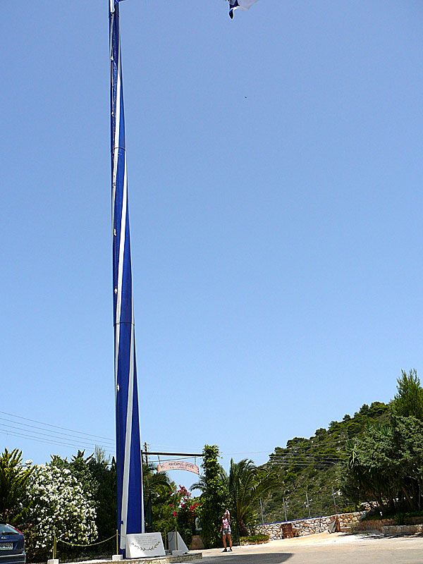 Flaggstången till världens största grekiska flagga finns på Zakynthos.