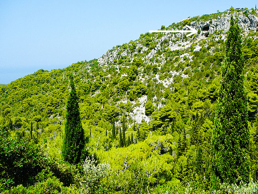 Vandra till Damianou caves utanför byn Agalas på Zakynthos.