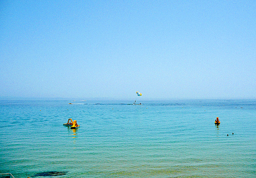 Parasailing vid Agios Nikolaos beach på Zakynthos.