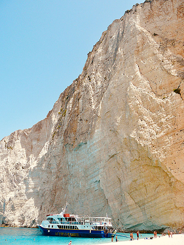 Shipwreck beach på Zakynthos är stängd för besökare på grund av nedfallande klippor.