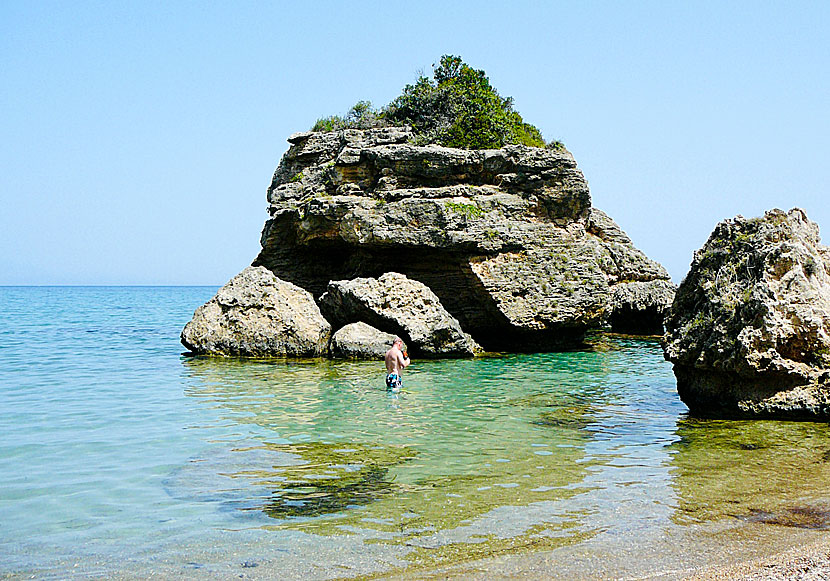 Det är mycket fina snorkelvatten vid Porto Zoro beach, så ta gärna med snorkel och cyklop.