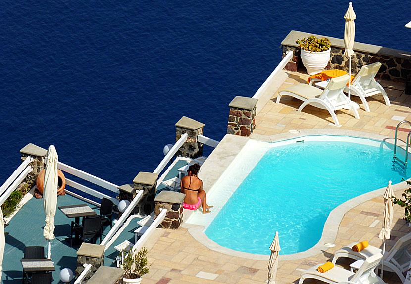 Är Santorini en dyr ö? Vill du lyxa till det med en egen pool så kostar det därefter.