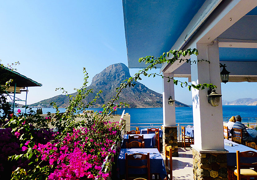 Från restaurangerna i Massouri på Kalymnos har man en underbar utsikt över grannön Telendos. 