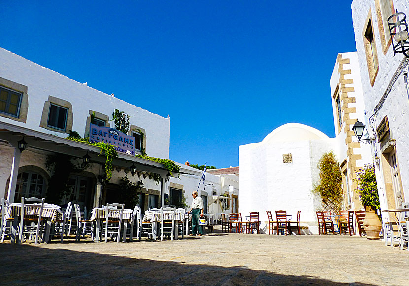 Tavernor och restauranger i Chora på Patmos i Grekland. 