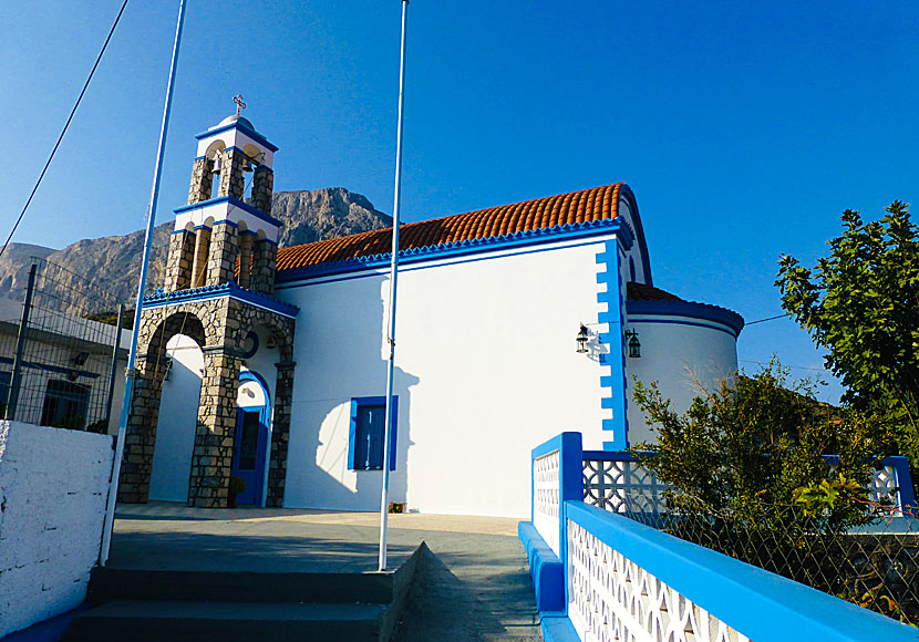 Den vackra kyrkan nära stranden Hohlakas på Telendos. 