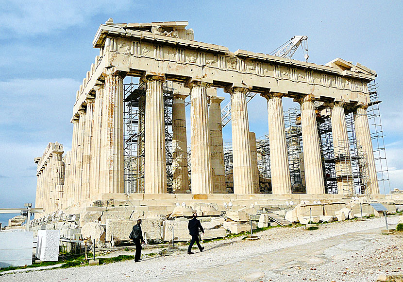 Atens och Greklands med kända byggnad Parthenon på Akropolis..