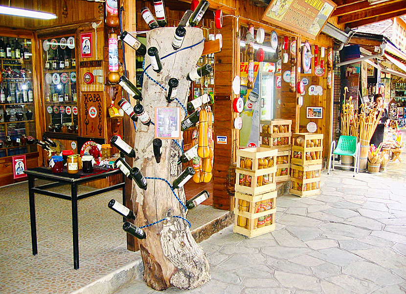 I Metsovo finns många affärer där man kan köpa lokala produkter som ost och vin.