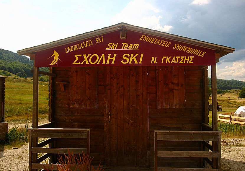 Skidcenter utanför Metsovo där du kan hyra slalomskidor och pjäxor.