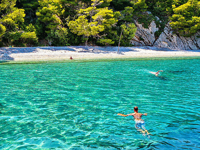 Kalamos &auml;r en liten vacker &ouml; med fina str&auml;nder n&auml;ra Lefkas i Joniska havet. 