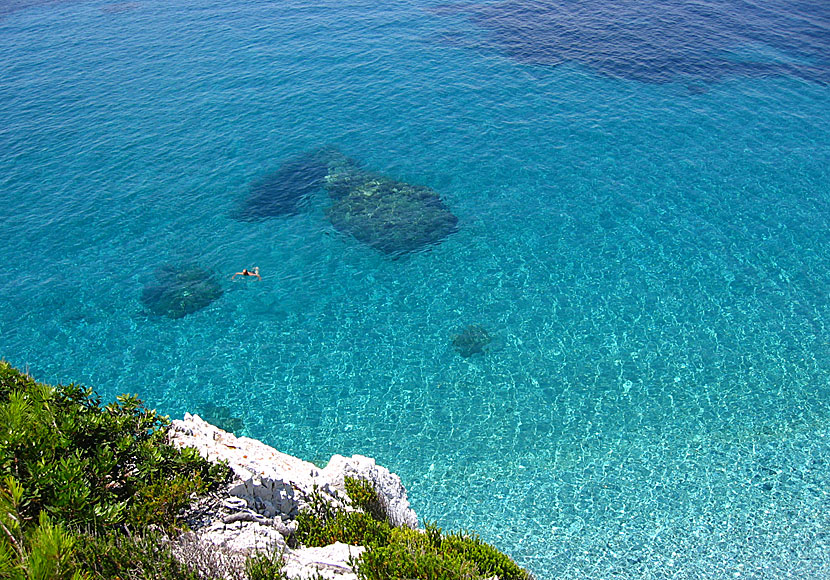 Snorkla vid ön Elafonissos i Grekland.