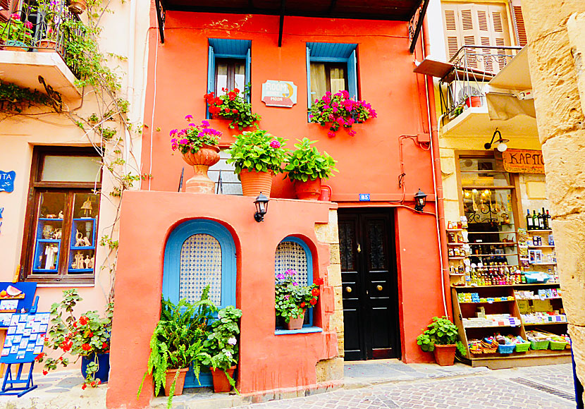 I Gamla stan i Chania finns massor med vackra neoklassiska och venetianska hus.