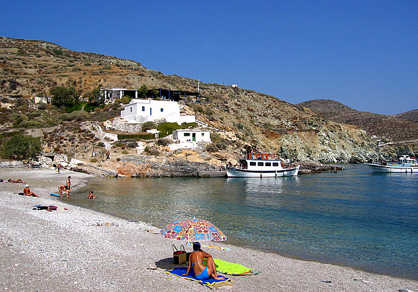Agios Nikolaos beach  på Folegandros nås endast med badbåt eller till fots.