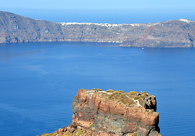 Byn Manolos på Thirasia sett från Skaros Rock i Imerovigli på Santorini.
