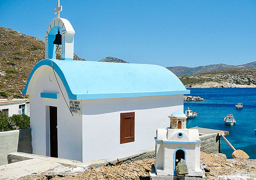 Den lilla fina kyrkan vid Keramidou beach.