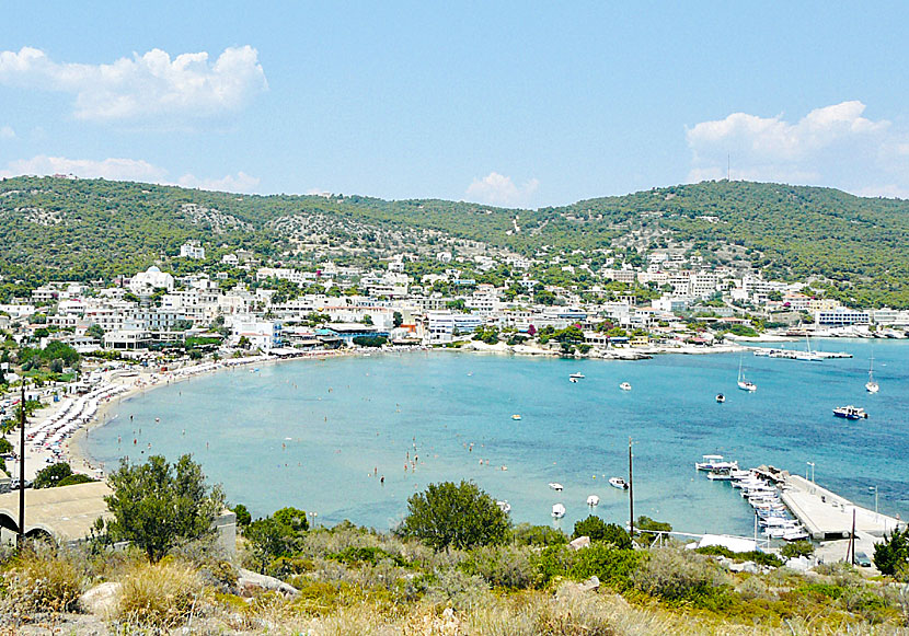 Agia Marina är ön Eginas populäraste turistort med en barnvänlig sandstrand. 