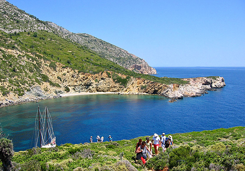 Missa inte att göra en båtutflykt till Marina Nationalparken när du reser till ön Alonissos i Grekland.