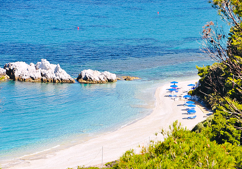 Milia beach ligger cirka 3 kilometer norr om Panormos på mamma-mia-ön Skopelos i Grekland.