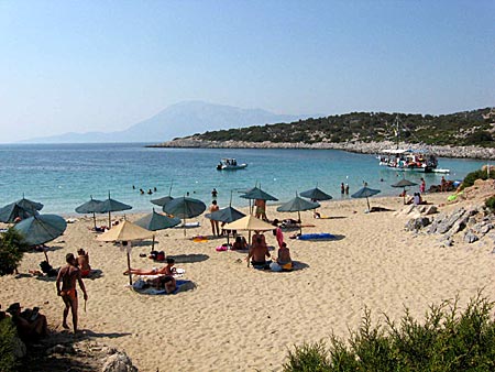 Samos. Samiopoula är en ganska liten strand med finkornig strand