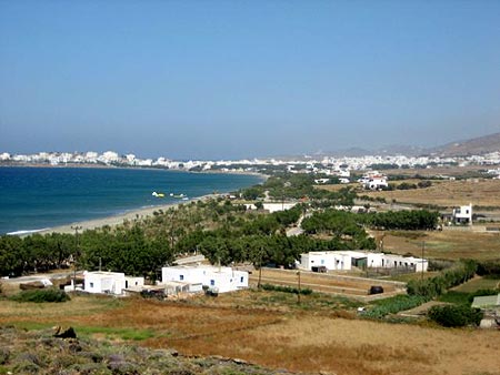 Utsikt in över Agios Fokas stranden och mot Tinos by.