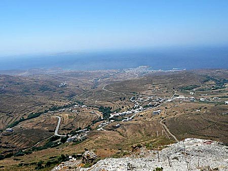 Utsikt ner över Tinos stad.