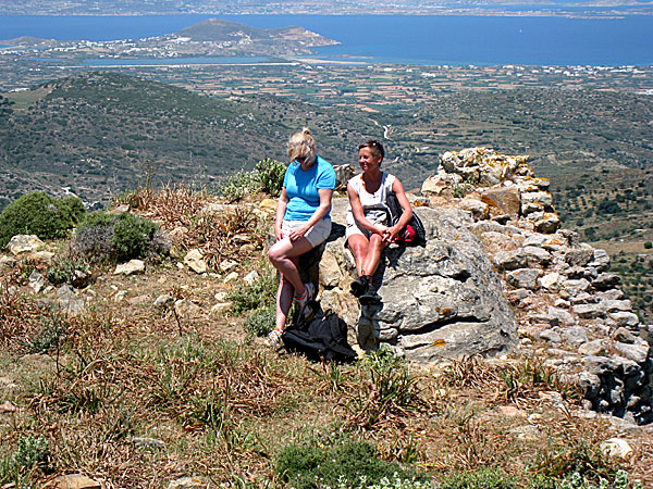 Naxos. Pirgi via Tsikalario upp på toppen av Apano Kastro