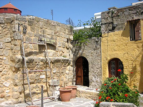 Ingången till Kristinas Rum i Gamla stan på Rhodos.