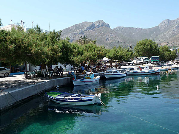 Den lilla fiskehamnen i Agios Andonis. Tilos.