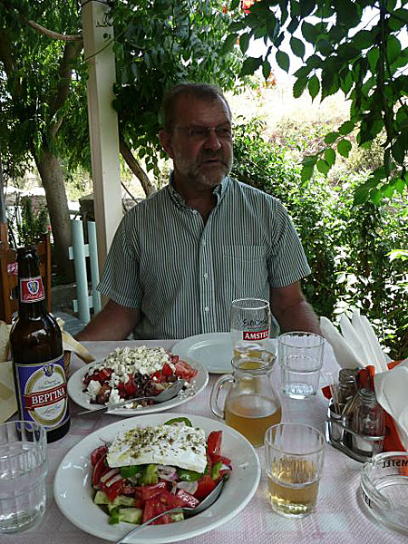 Lunch i Mesi på Tinos med god öl.