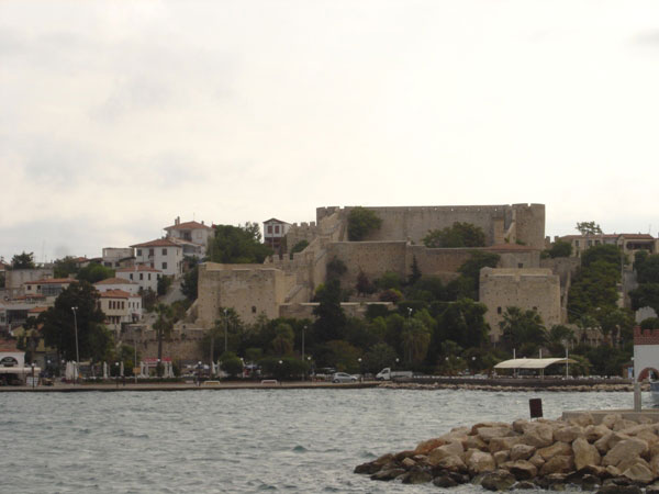Fästning i Cesme fotad från båten.