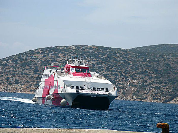 Superjet som går mellan Amorgos och Santorini.