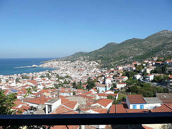 Utsikt från Vathy ner över Samos stad.