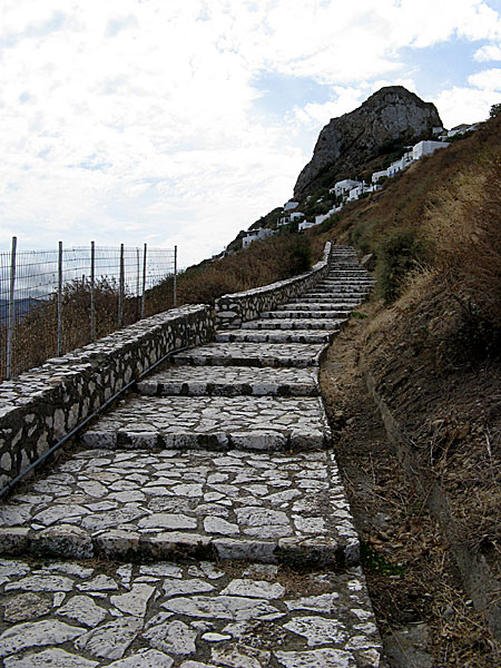 Den längre trappan från Magazia upp mot Chora.