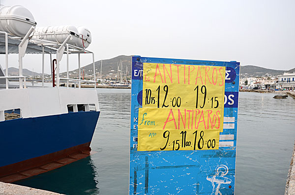 Tidtabell för båtarna mellan Paros och Antiparos.