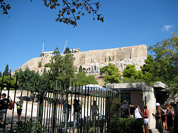 Ingången till Akropolis.