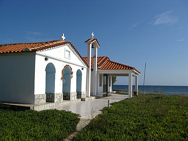Limnos: kyrkan Agia Paraskevi längst ut i norra delen av Kerosbukten.