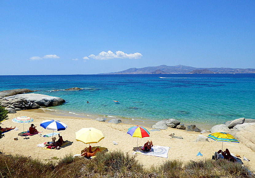 Klippbadet vid Agia Anna på Naxos. Nudism i Grekland.